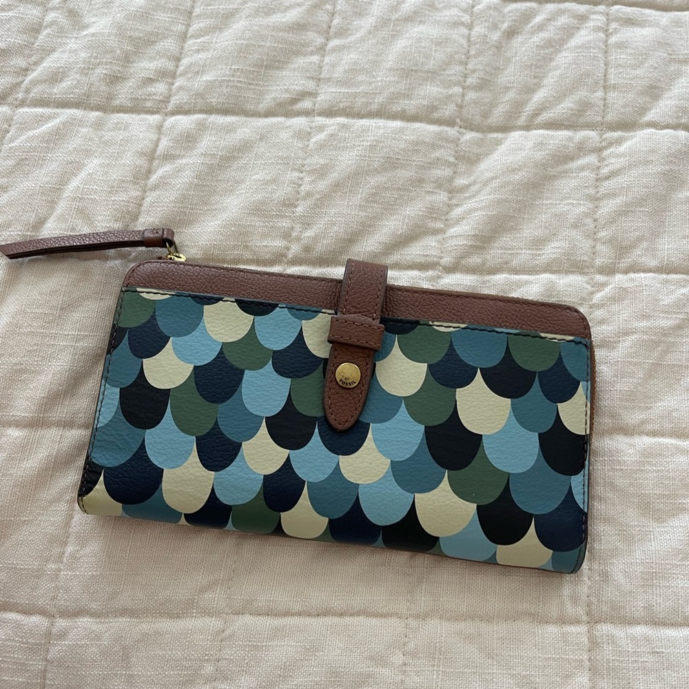 Stylish Fossil scalloped Wallet